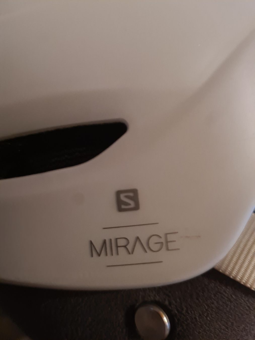 Salomon Caschi: Salomon Mirage Skihelm mit Visier. – Usato da Wädenswil venduto da wipfli92 1