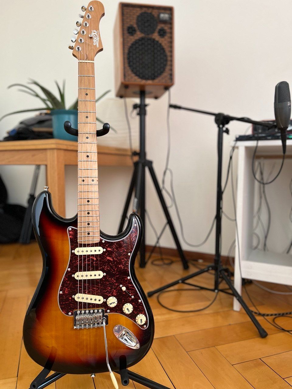 Strumenti musicali: JET Guitars JS-300 Roasted Maple, Sunburst – Usato da La Chaux-de-Fonds venduto da del_fm2j