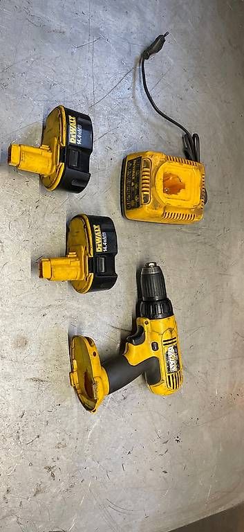 Perceuses: Akku Bormaschine Dewalt – D'occasion à Uttigen par power87