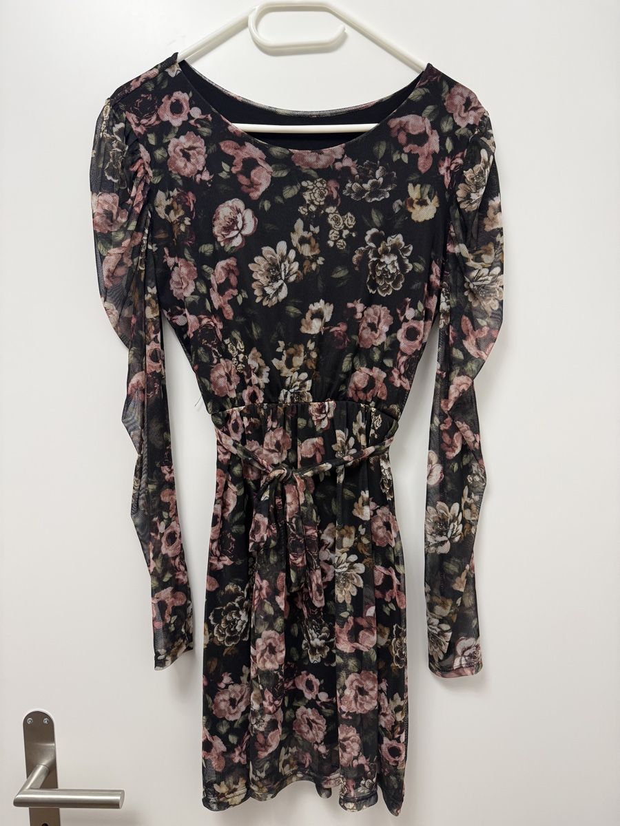 Kleider: Damen Kleid mit Blumenmuster – Gebraucht aus Gerzensee von mil_792n