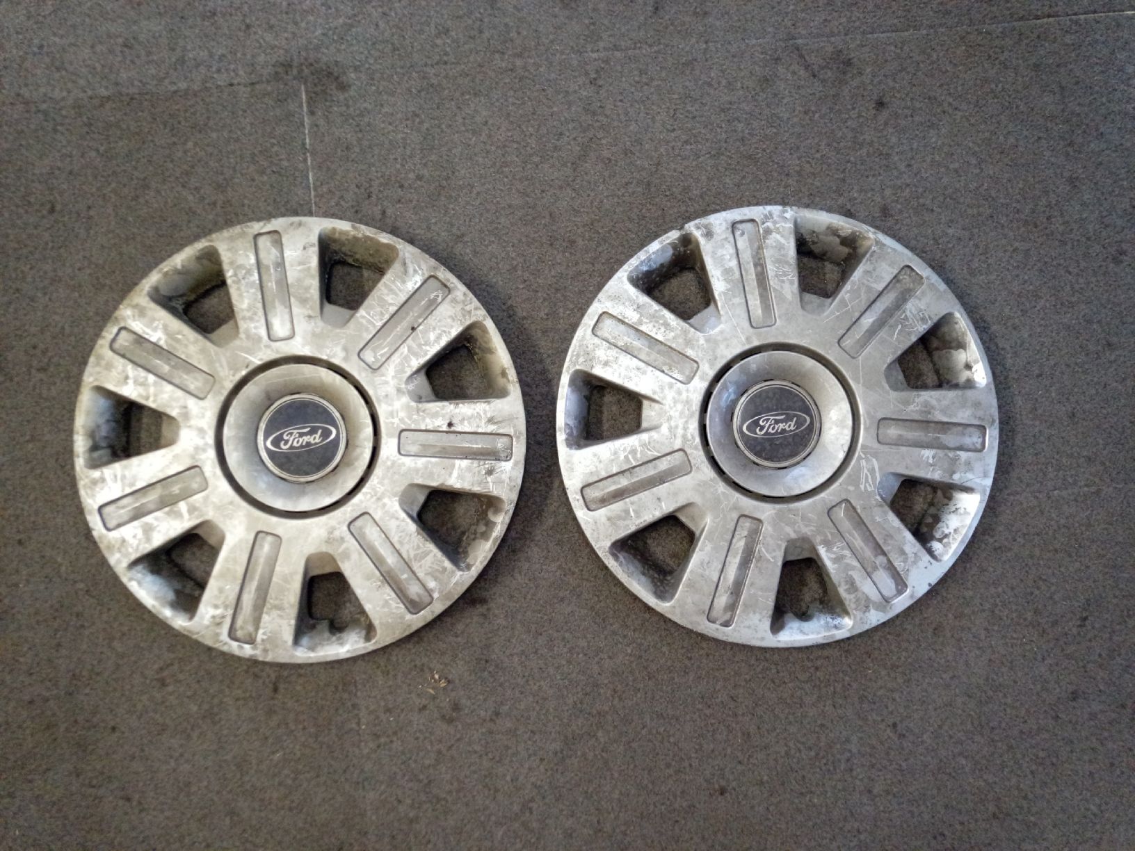 Ford Alle Autoersatzteile: Radkappen Ford 3S71-1130-BB 2 Stk. gebraucht – Gebraucht aus Laupen ZH von SportcarsLaupen