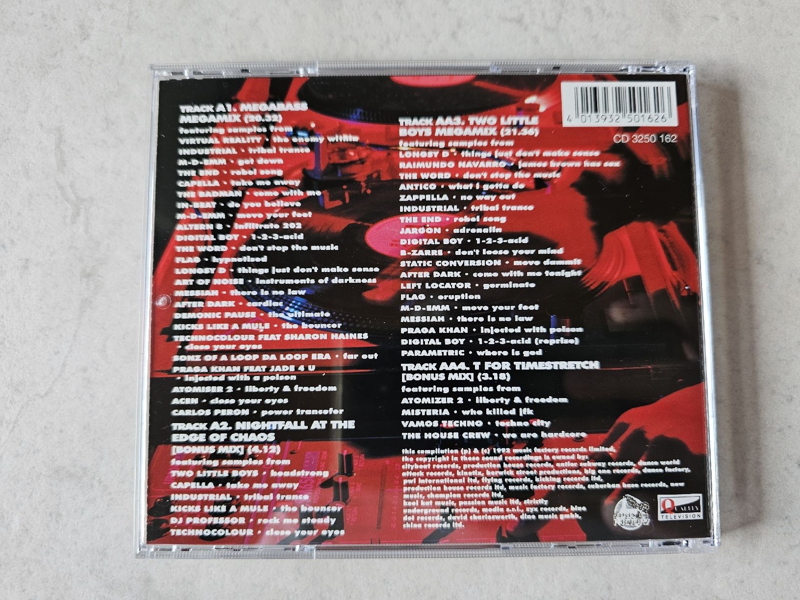 CD: Hit The Decks  -  Volume Two  /  Ultimate Hardcore Megamix – Usato da Schneisingen venduto da backstore24 1