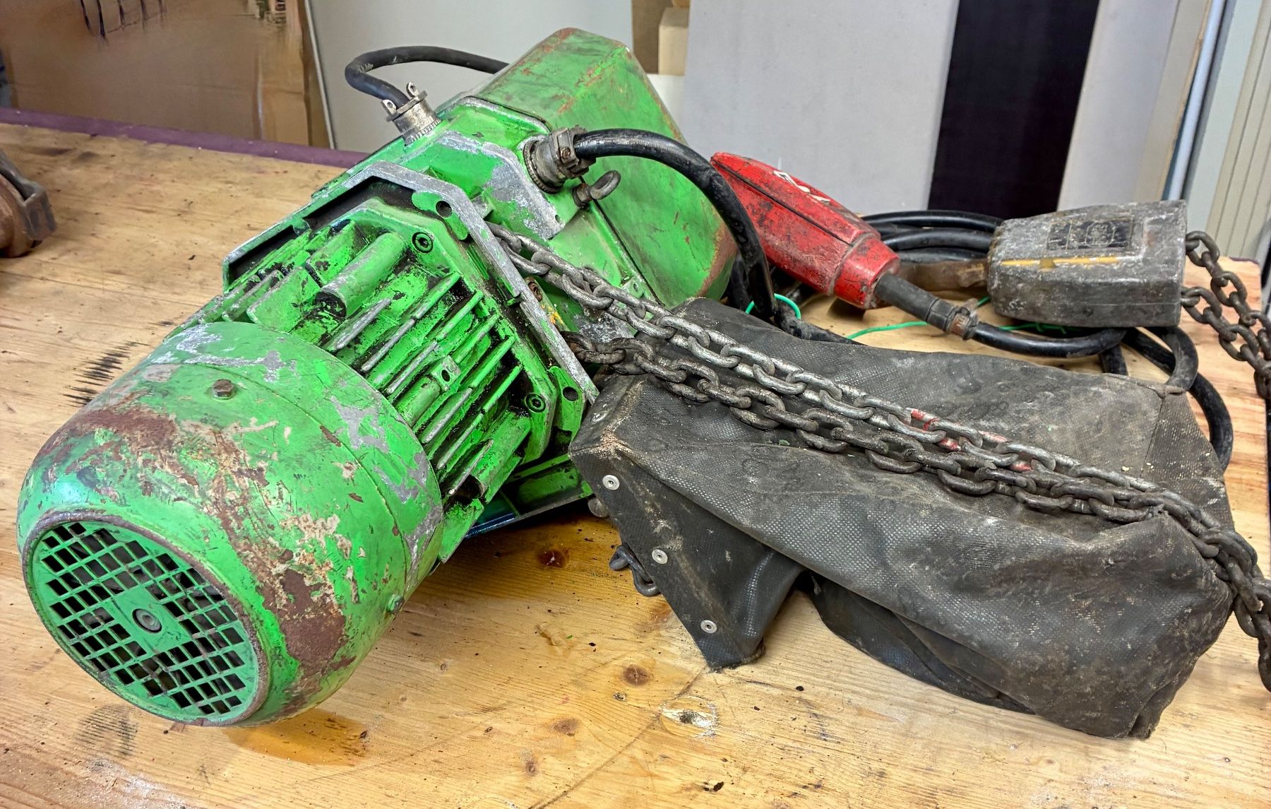 Paranco multiuso: Elektroaufzug – Usato da Duggingen venduto da Re8 2