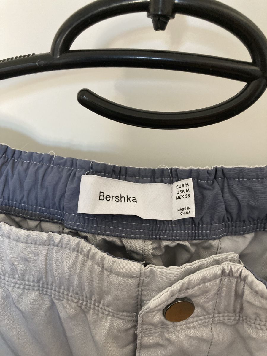 Bershka Pantaloni: Cargohose Gr. M – Usato da St.Gallenkappel venduto da apopka 2