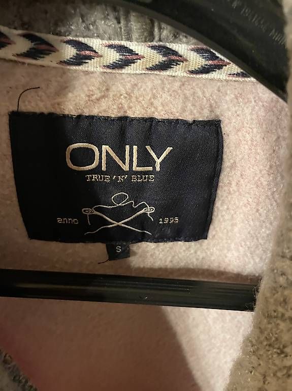 Maglioni & Felpe: Damenhoody  Only in rosa – Usato da Roggwil BE venduto da con_8khh 2