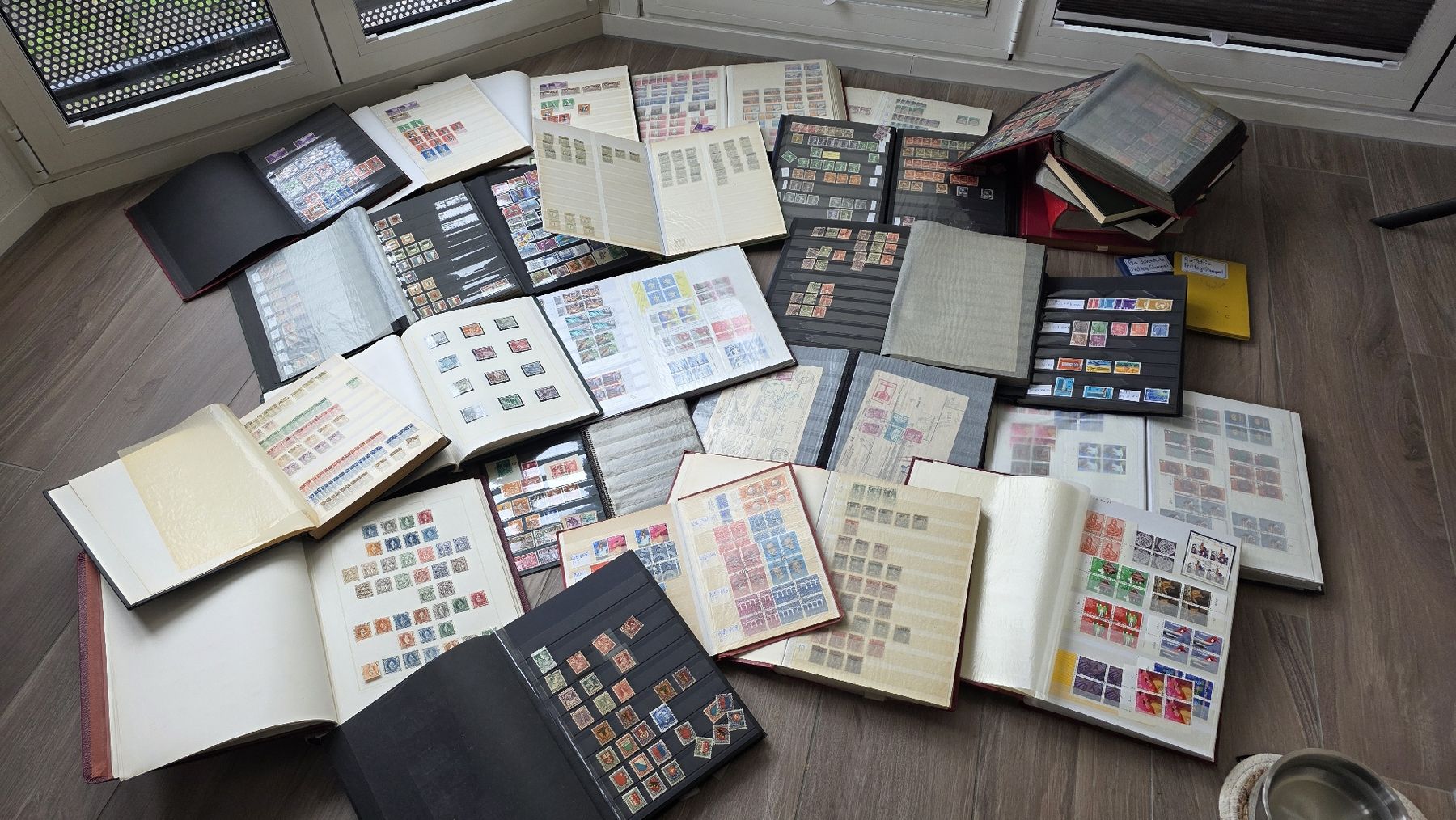 Tous les timbres: Grosse Sammlung Briefmarken Schweiz – D'occasion à Reichenburg par ibiza18