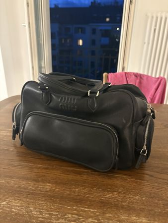 Miu Miu Handtasche Schwarz Leder guter Zustand