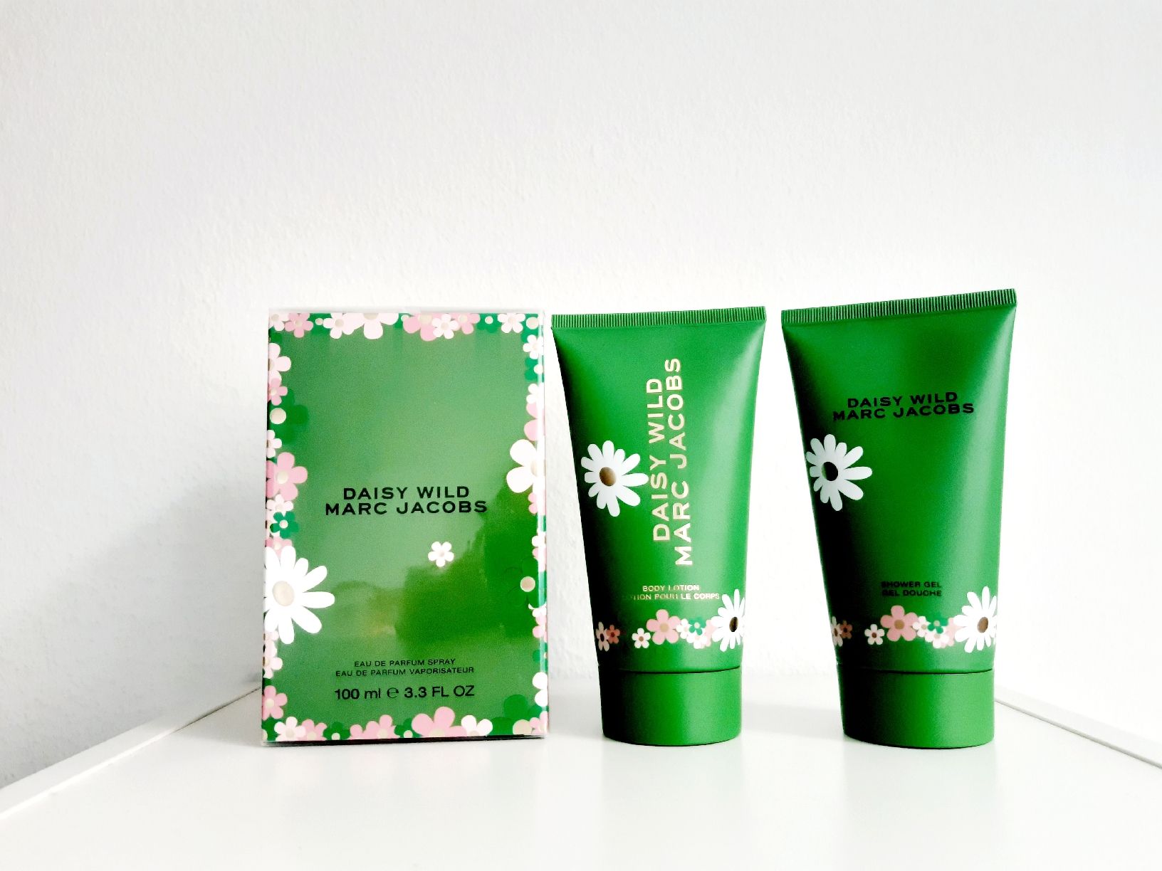 Marc Jacobs Parfums & Eau de Toilette: MARC JACOBS Daisy Wild - Parfum + Lotion + Duschgel – Neuf avec emballage d'origine à Winterthur par Je.