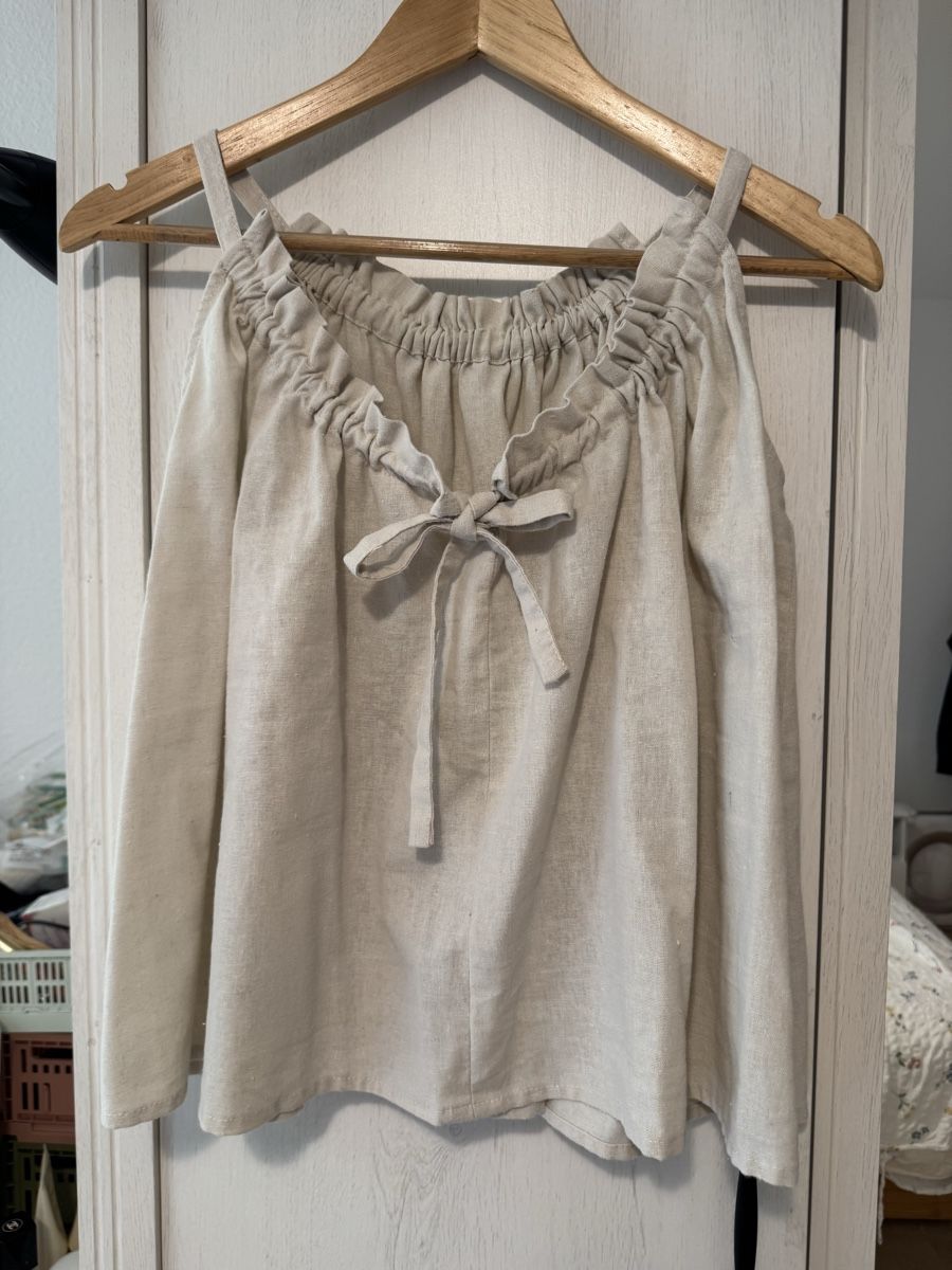Top: Linen embroidery top – Usato da Kilchberg ZH venduto da ngt_hnw9 3