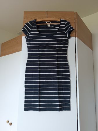 Blau-weiss gestreiftes Jerseykleid H&M, Grösse S