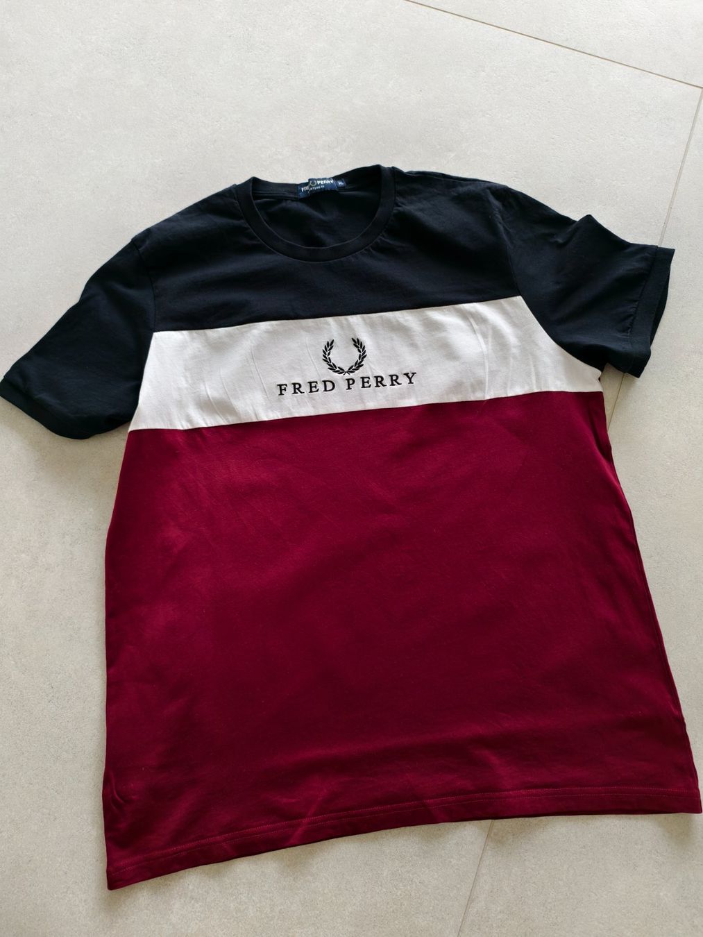 Fred Perry T-shirt: Fred Perry T-Shirt – Usato da Horgen venduto da mar_tdt5