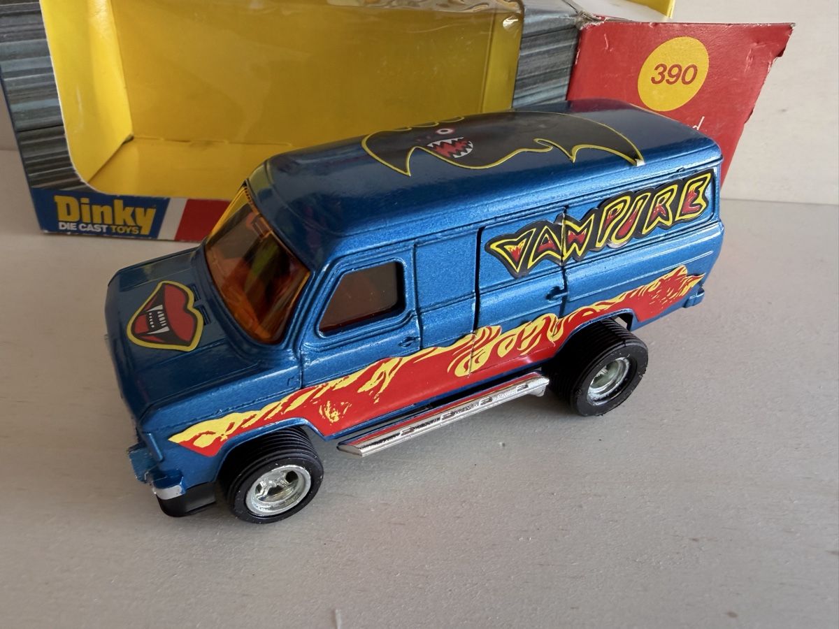 Dinky Toys Modellini d'auto: Dinky 390 Customised Freeway Cruiser Vampire van – Usato da Evionnaz venduto da eriba430 2