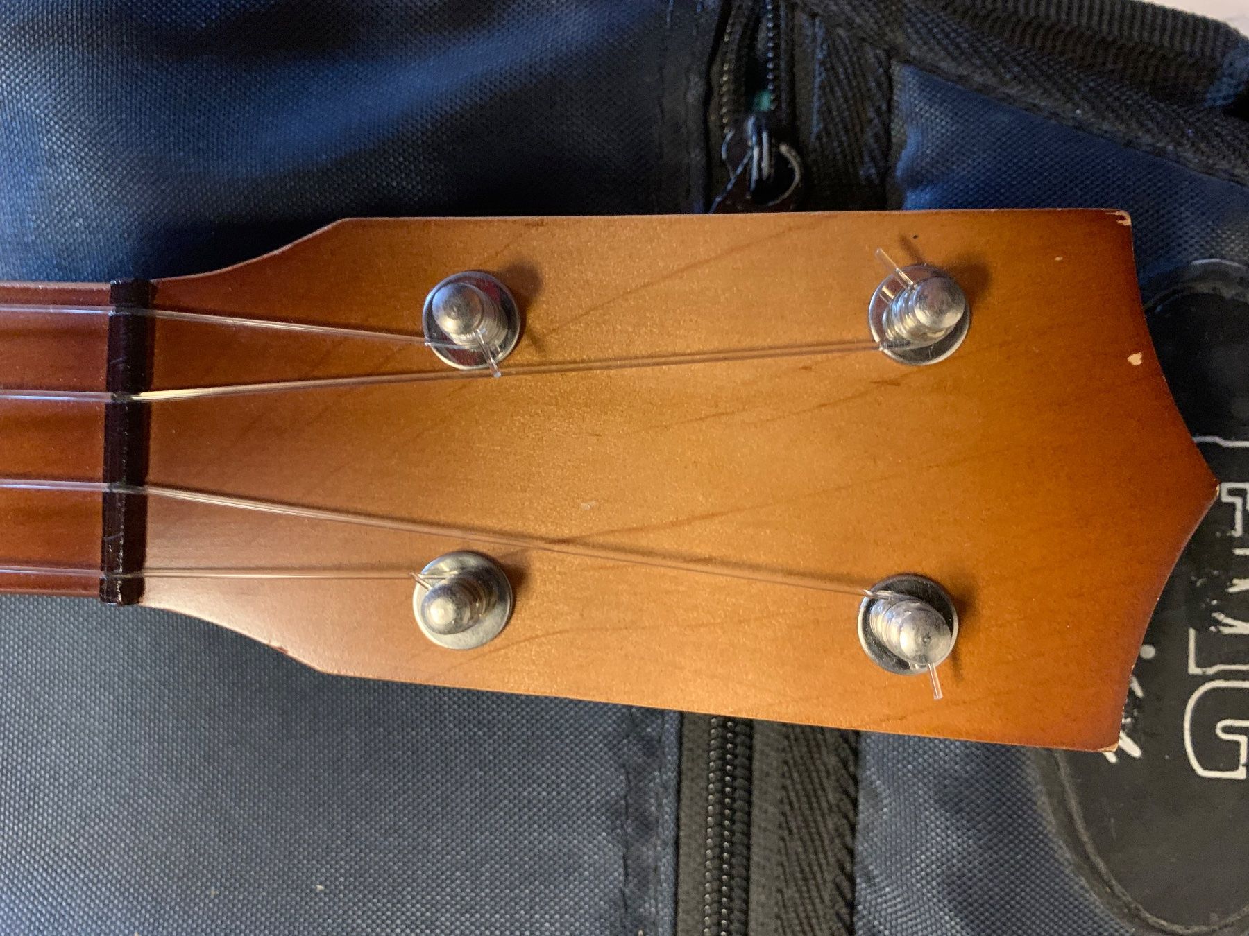 Musikinstrumente: Ukulele – Gebraucht aus Basel von Romulusremus 1