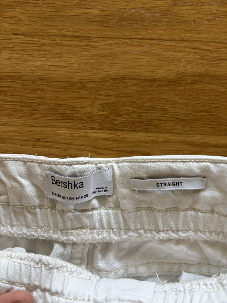 Bershka Jeans: Straight leg Jeans – Gebraucht aus Kaltbrunn von celiabernet 1