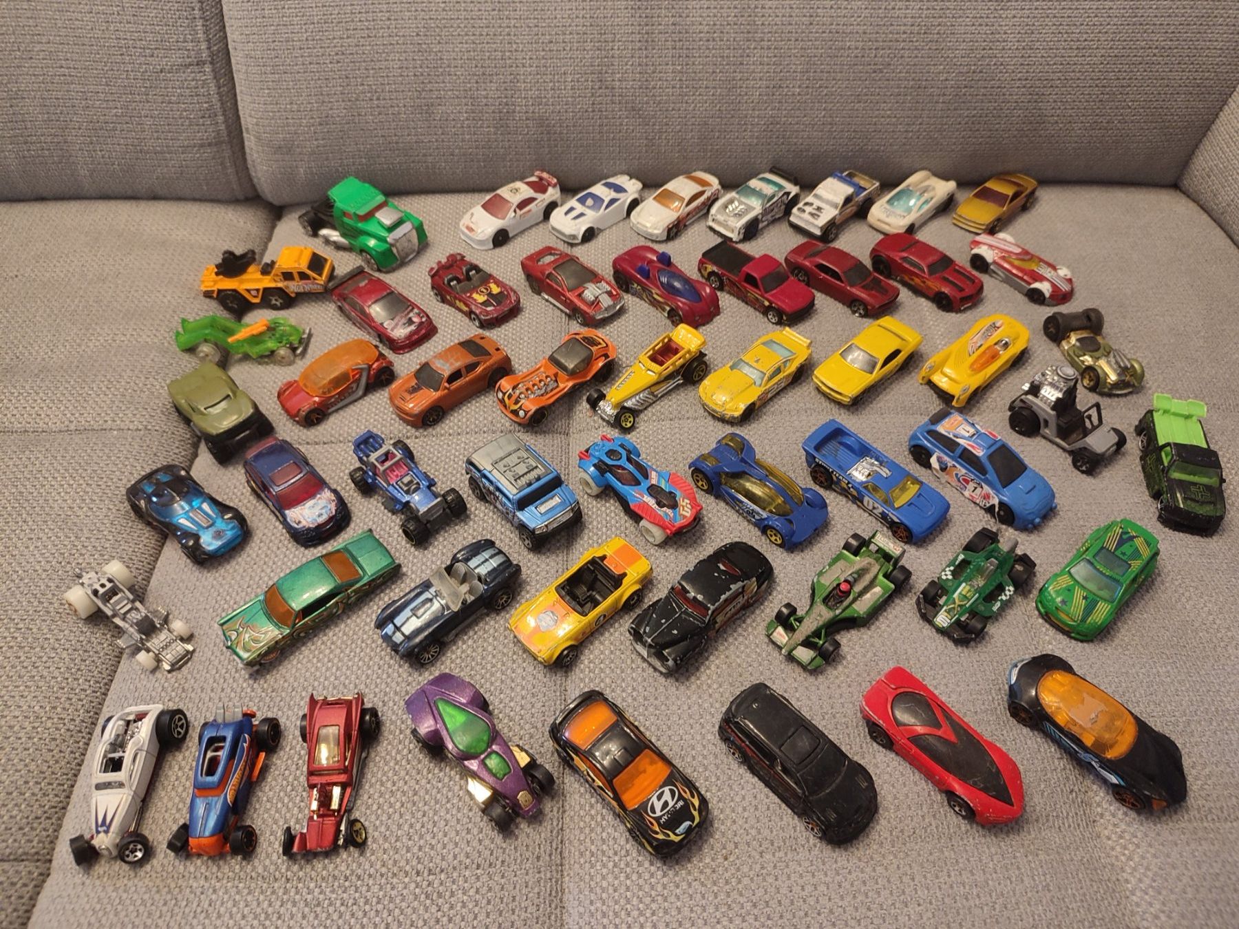 Hot Wheels Modellini d'auto: Lot petites voitures Hot wheels – Usato da Bougy-Villars venduto da Vogue
