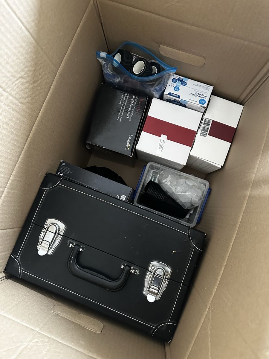 Tutti gli attrezzi: Tattoo supply groß box voll – Nuovo (secondo la descrizione) da Sarmenstorf venduto da pet_bfz6 6