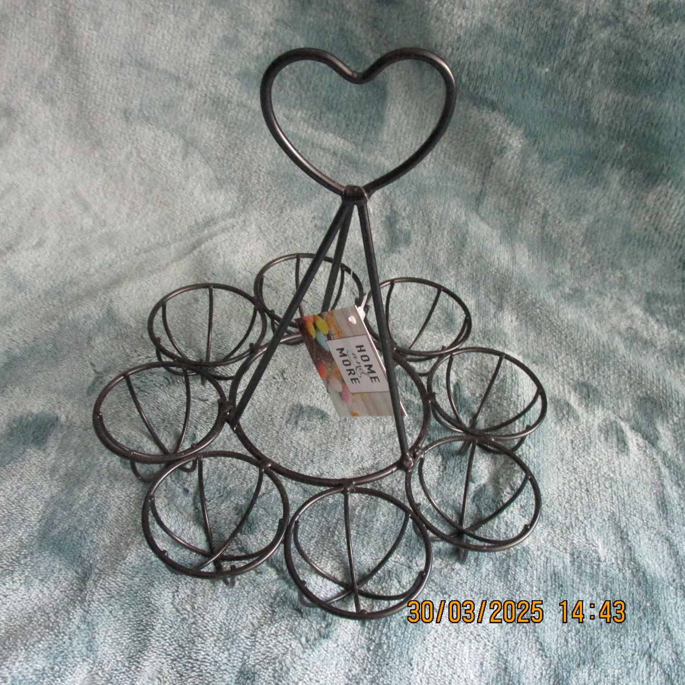Altre Stoviglie: Rustikaler Eierhalter  6 Eier Schwarz, Herz – Nuovo e nell'imballaggio originale da Galgenen venduto da Forflowers
