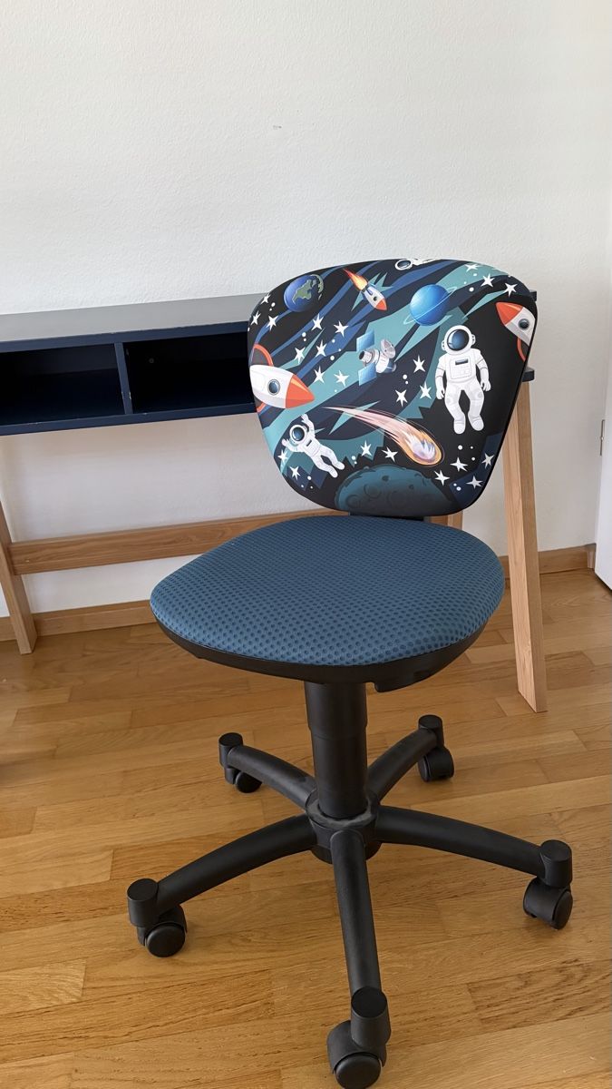 Sedie: Kinder Drehstuhl in Weltraum Design – Usato da Hölstein venduto da Maramo 1