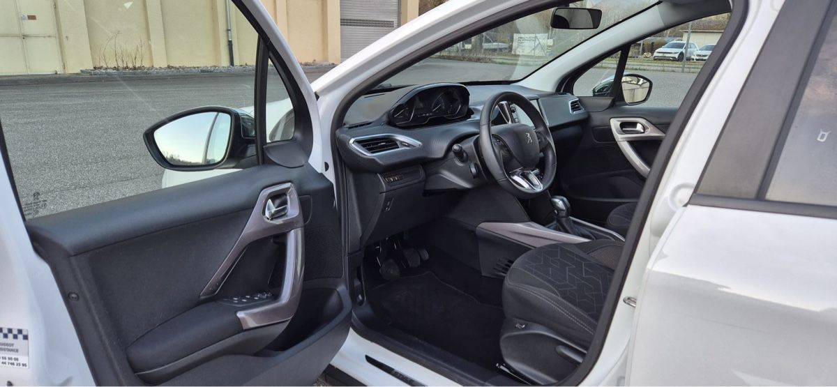 Peugeot Automobili: PEUGEOT 2008 1.2 BENZIN – Usato da Bülach venduto da _milziv 6