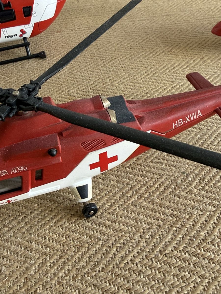 Rega Kit di modellismo & Modellini statici: Sammlung 5 Rega Helikopter Modelle Modellhubschrauber – Usato da Konolfingen venduto da petzipetz 3