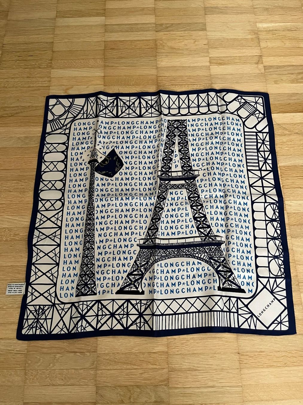 Longchamp Foulards, Tücher & Schals: Seidenfoulard Longchamp – Gebraucht aus Schliern b. Köniz von gaby_daniela