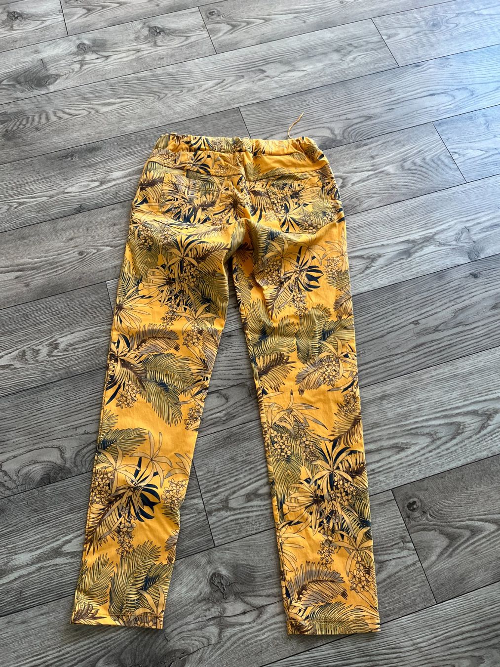 Pantaloni: Pantalon d'été super stretch M – Usato da Seiry venduto da vanille08 3