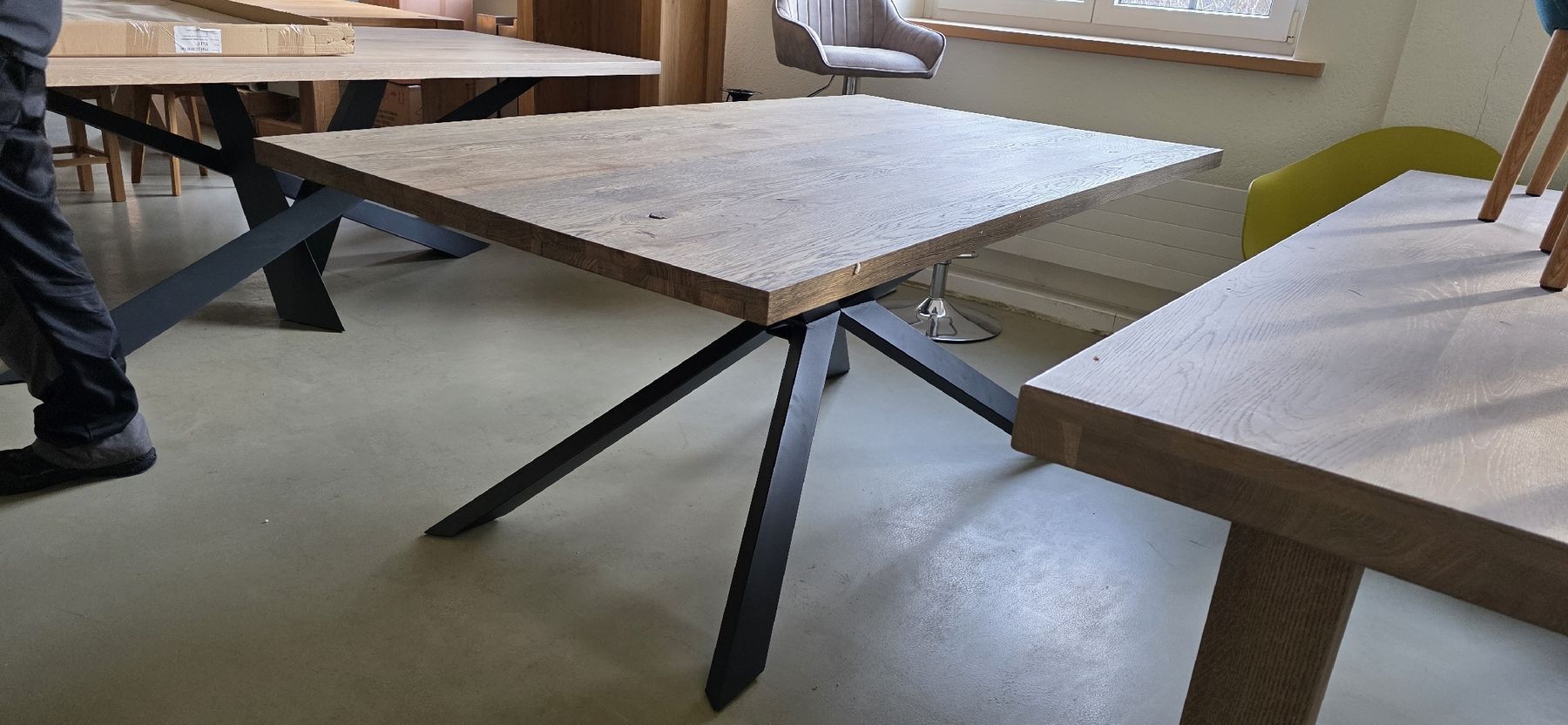 Tables: Tisch neu Massiv – Neuf avec emballage d'origine à Lützelflüh-Goldb par Rampenverkauf_72_ 2