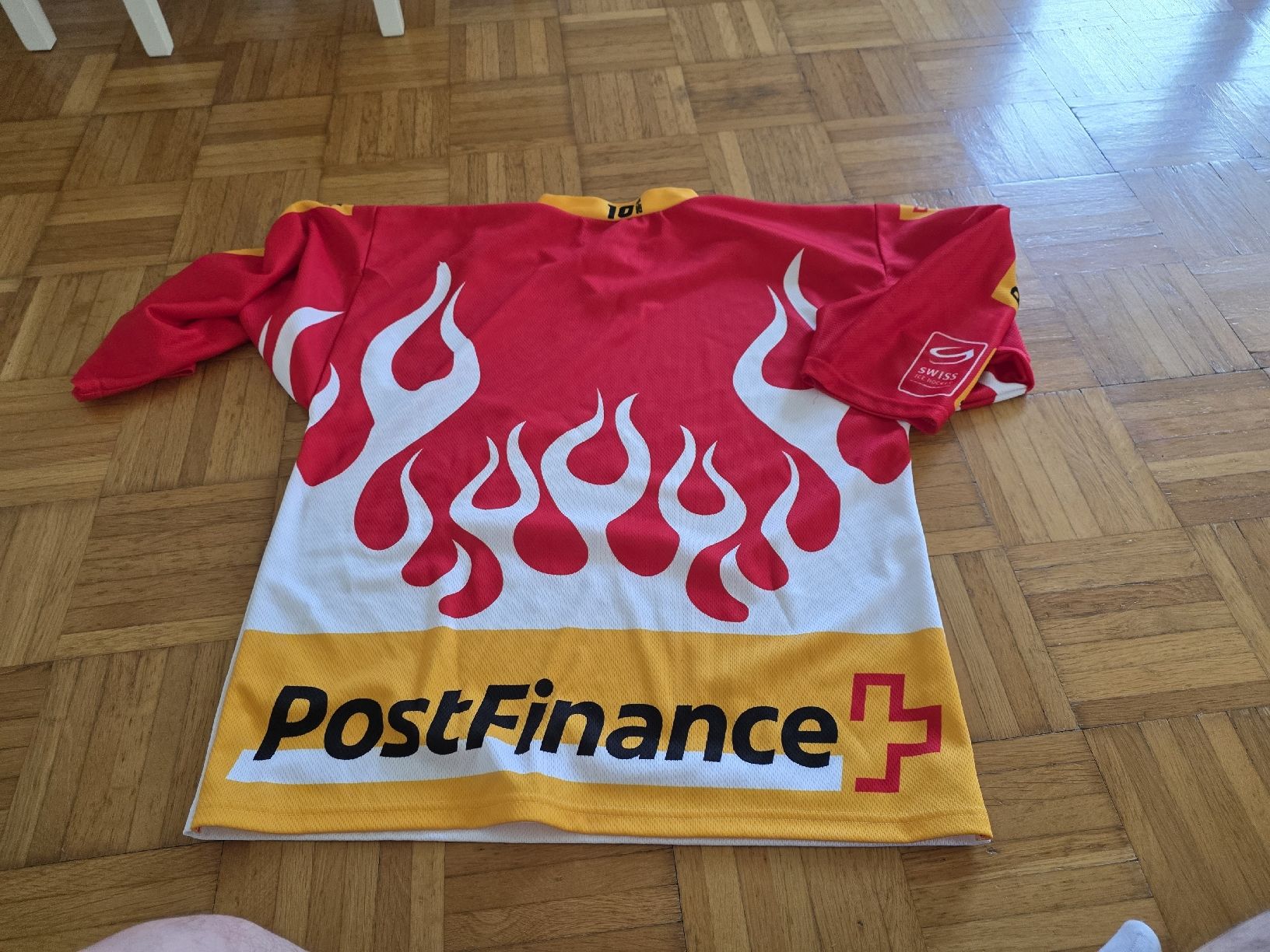 Canottiere & Pantaloni: Trikot Postfinance Tophy Eishockey – Usato da Dorf venduto da Echo_Elements 3