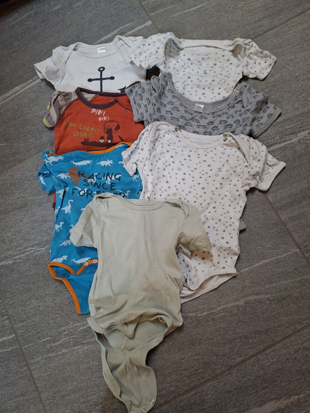 Kleiderpakete & -sets: 7 body maniche corte  – Gebraucht aus Broglio von audina83
