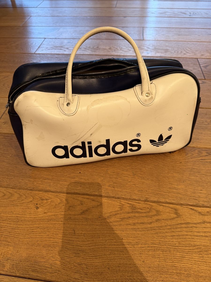Adidas Taschen: Adidas Retro Tasche, ca. 35jährig – Gebraucht aus Herznach von Deissw