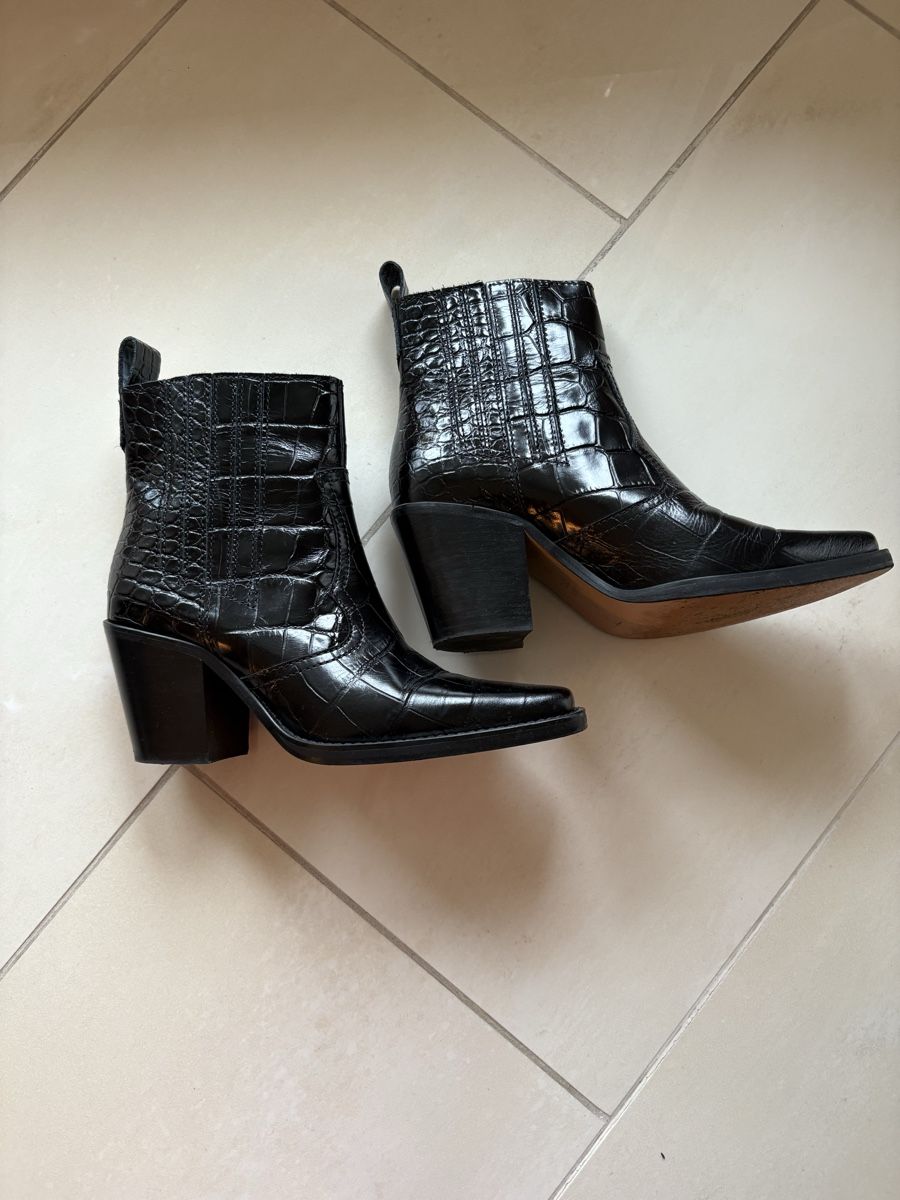 Damenschuhe: GANNI Boots – Gebraucht aus Russikon von Kasabian7 2
