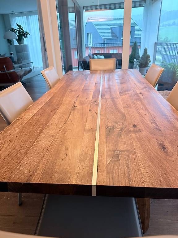 Tische: Nussbaum Massiv-Holztisch mit 6 Lederstühlen – Gebraucht aus St.Gallen von Aurora71 4