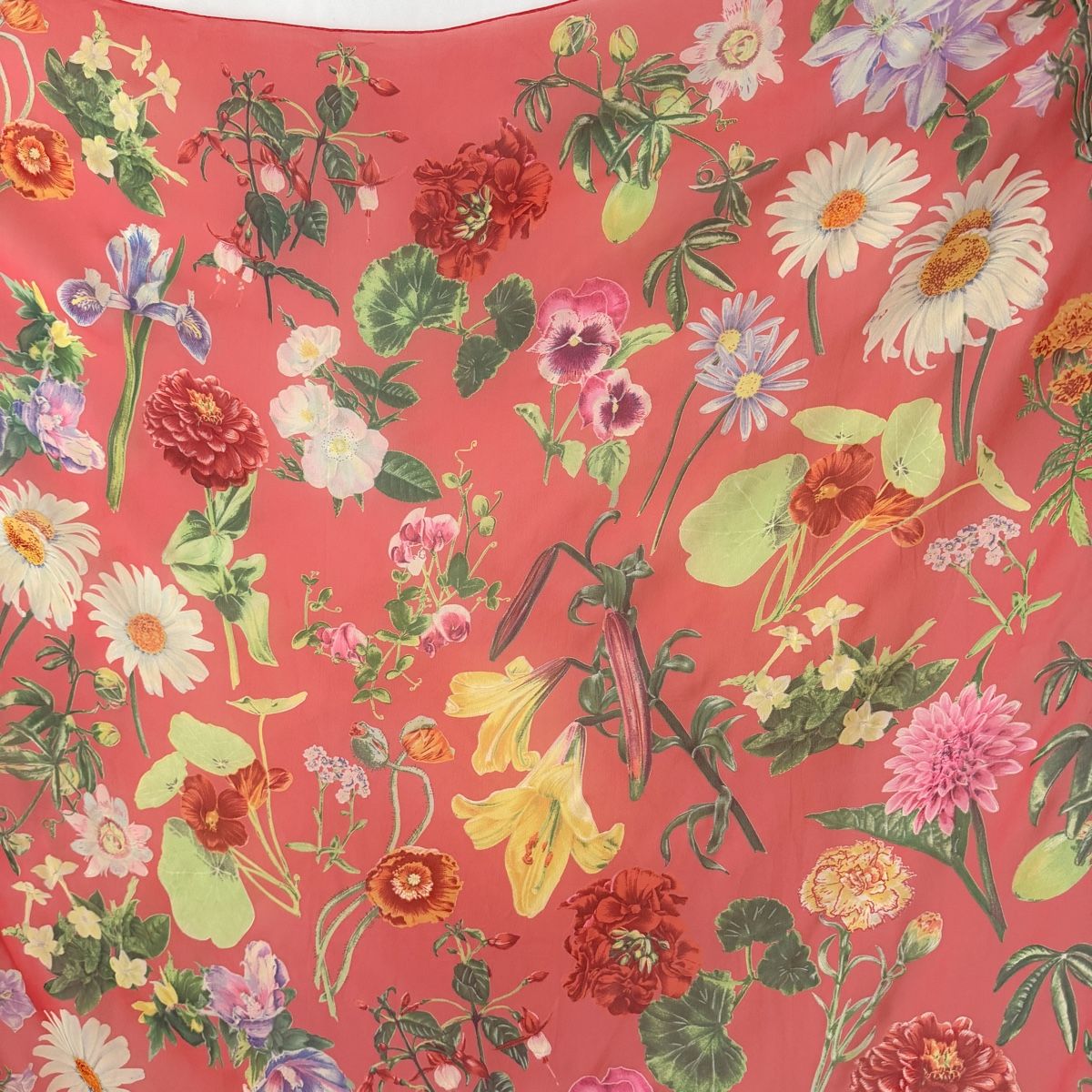 Fabric Frontline Foulards & écharpes: FABRIC FRONTLINE Large Silk Scarf – Neuf (Voir description) à Emmen par Avviivva_Com2023 5