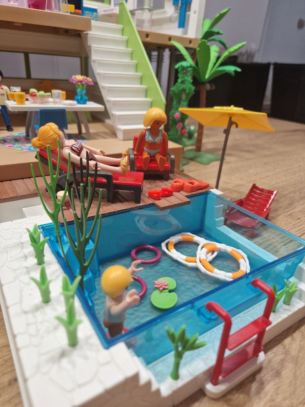 Playmobil Spielzeuge: Playmobil Luxusvilla mit Pool und Anbau – Gebraucht aus Sempach von tinkerbell10 5