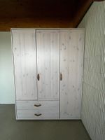FLEXA Kleiderschrank aus Massivholz zu verkaufen