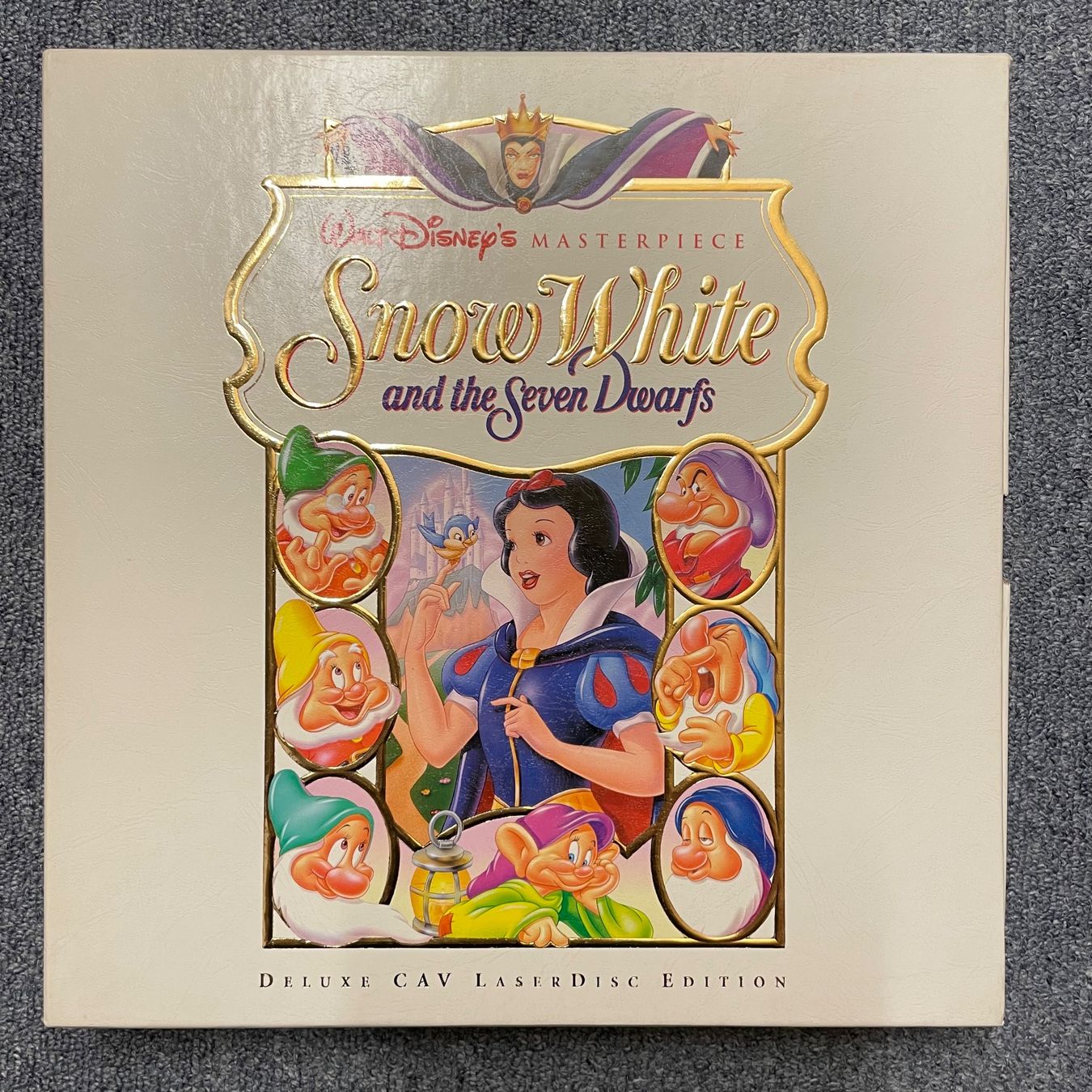 Tutti i DVDs: Walt Disney's: Snow White - LASER DISC - Engli. – Usato da Stans venduto da Brode