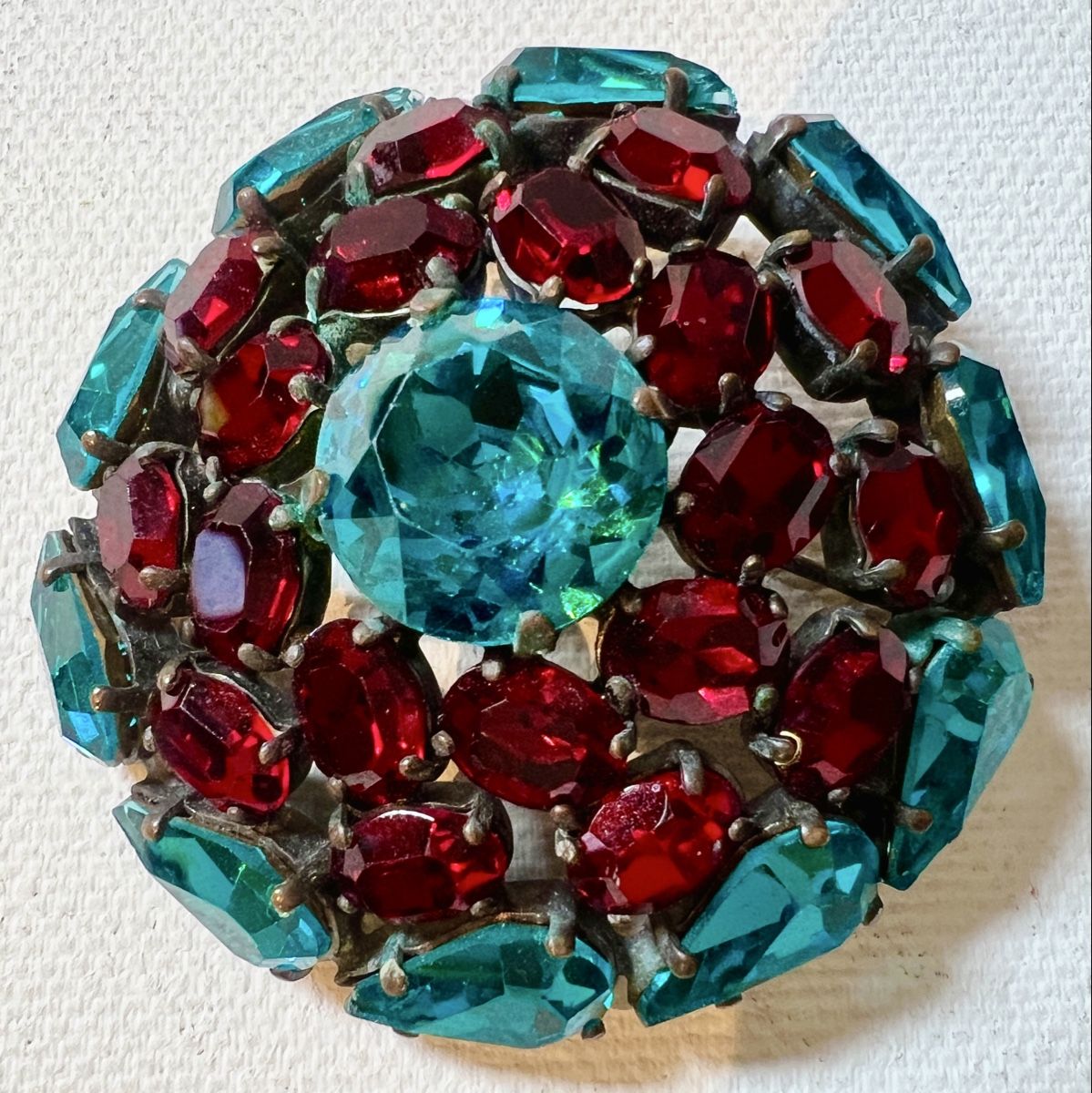 Broschen & Nadeln: Vintage Strass-Brosche rund. – Gebraucht aus Zürich von rsa_dv8r