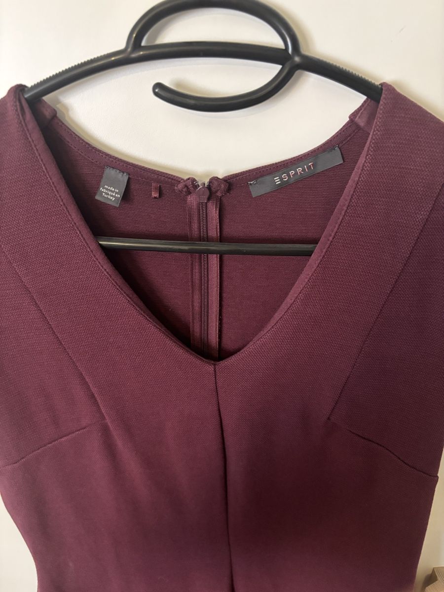 Esprit Robes: Esprit Etuikleid Gr. M Bordeaux – D'occasion à Geroldswil par ele_7hkp 2