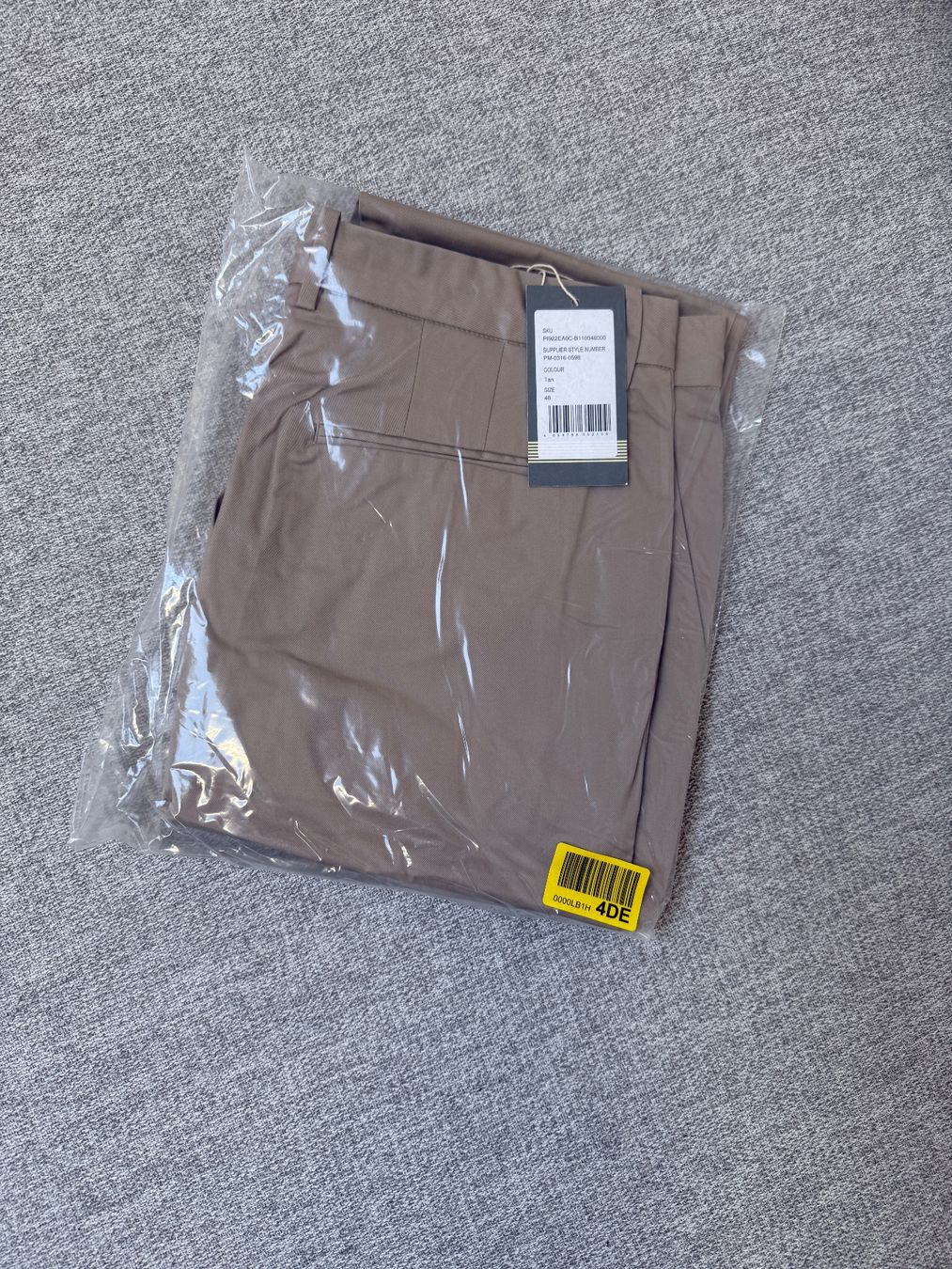 Hosen: Pier One Herren Hose, Neu mit Etikett, Grösse 48, Beige – Neu und originalverpackt aus Biel-Benken BL von Aplus0 2