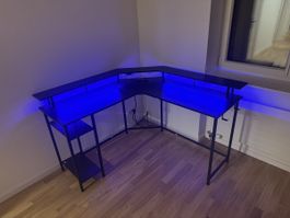 Gaming Tisch mit LED