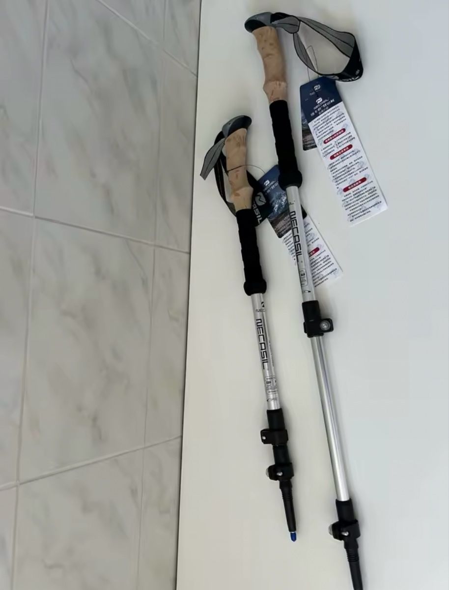 Bastoncini da trekking: Bâtons randonnée télescopique  – Nuovo e nell'imballaggio originale da Genève venduto da hopswissglobal 1