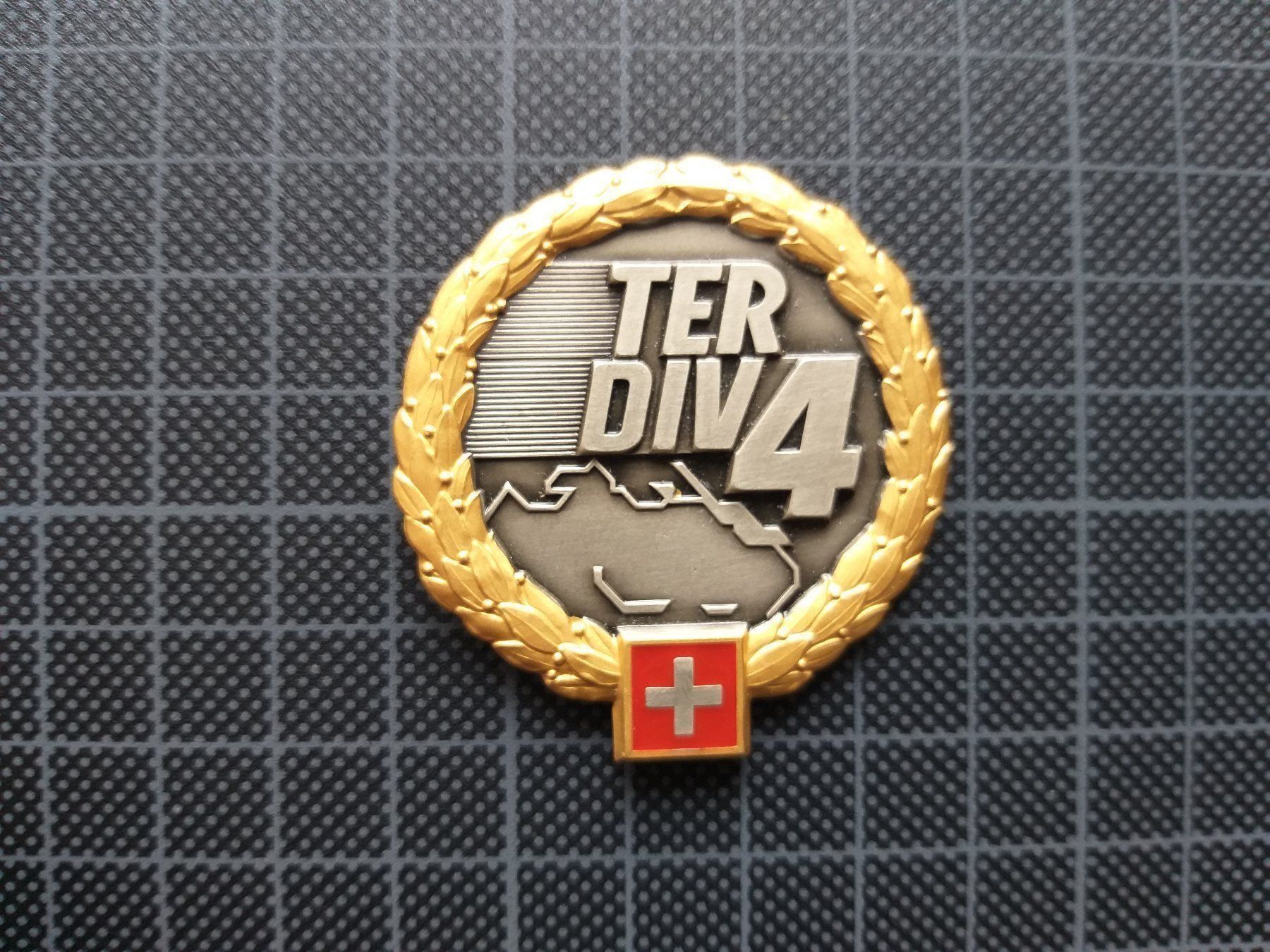 Placchette & Badge: Béretemblem Territorialdivision 4 Off – Nuovo (secondo la descrizione) da Bauma venduto da SwissMilitaria