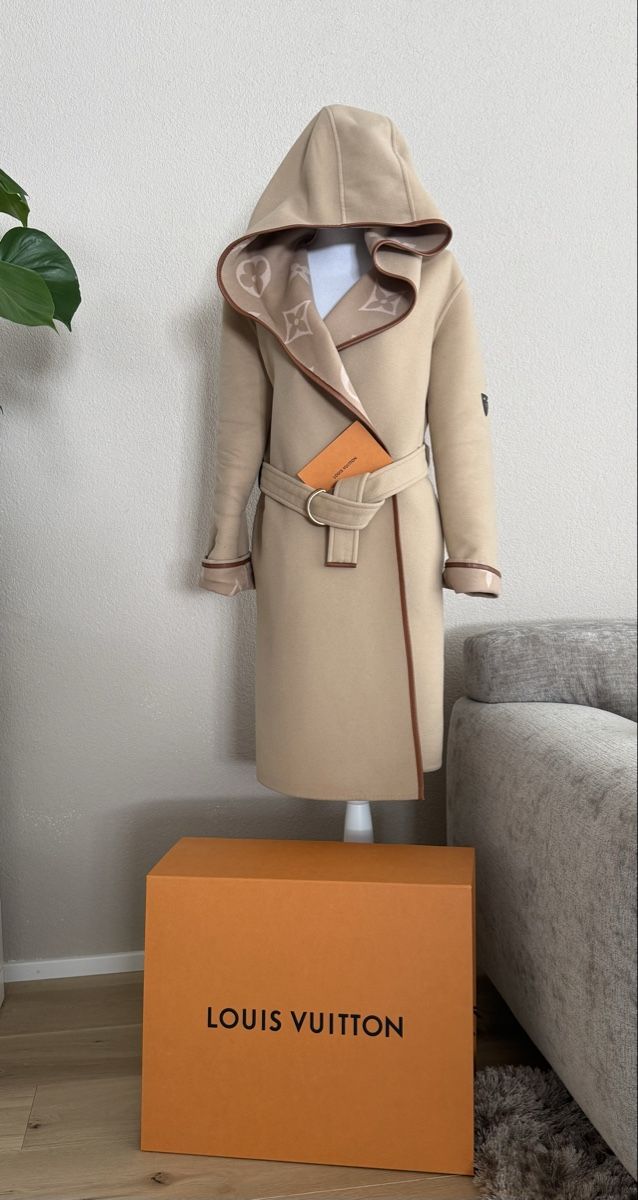 Louis Vuitton Cappotti: Louis Vuitton Mantel , Gr. 36 – Nuovo (secondo la descrizione) da Wilen b. Wollerau venduto da lovebug-6
