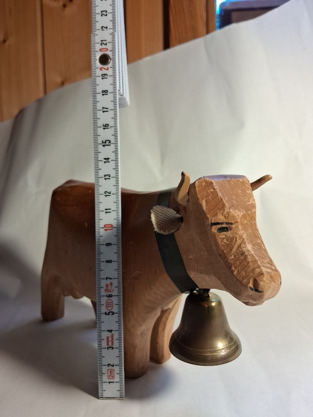 Figurines: Holzkuh mit Glocke  – D'occasion à Schwellbrunn par corluk 1