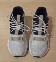 ON-Schuhe "Cloudnova" (Grösse 40.5)