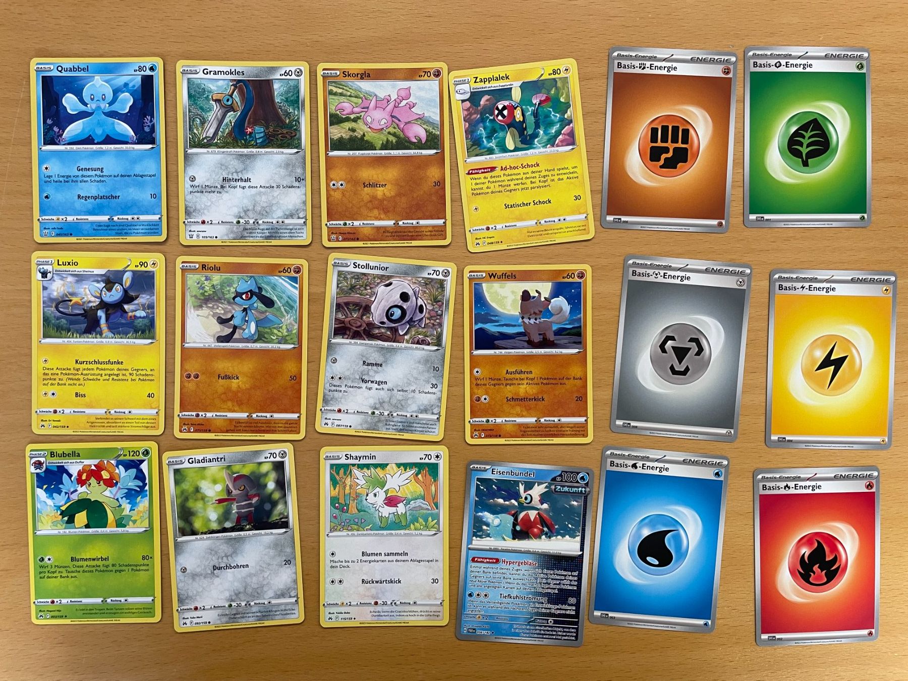 Pokémon Carte collezionabili: Pokemon Karten Set (Versand gratis) – Nuovo (secondo la descrizione) da Chur venduto da Angerson