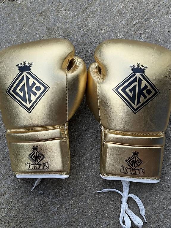 Gants & mitaines : Boxhandschuhe  – D'occasion à Wilen b. Wil par Valerx 1