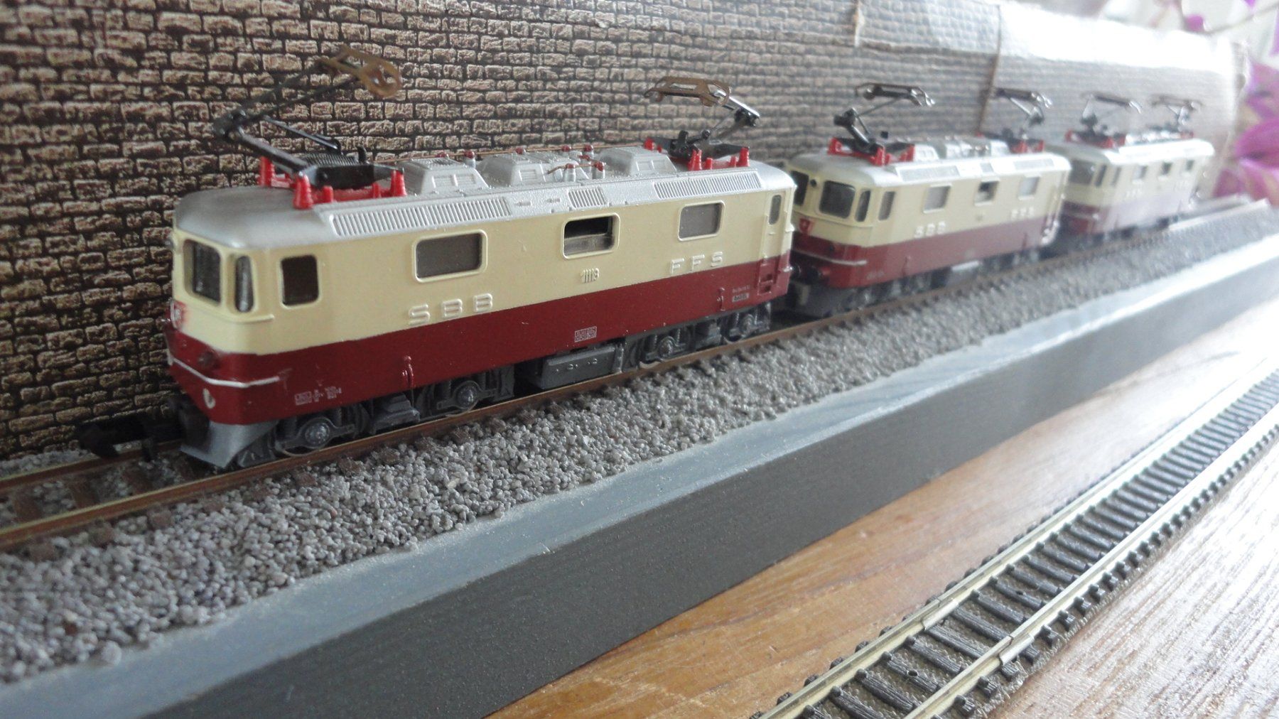 Arnold Modellini di ferrovie: 3 E-Loks TEE SBB Arnold 2412 Spur N – Usato da Rheinfelden venduto da swiss_top 1