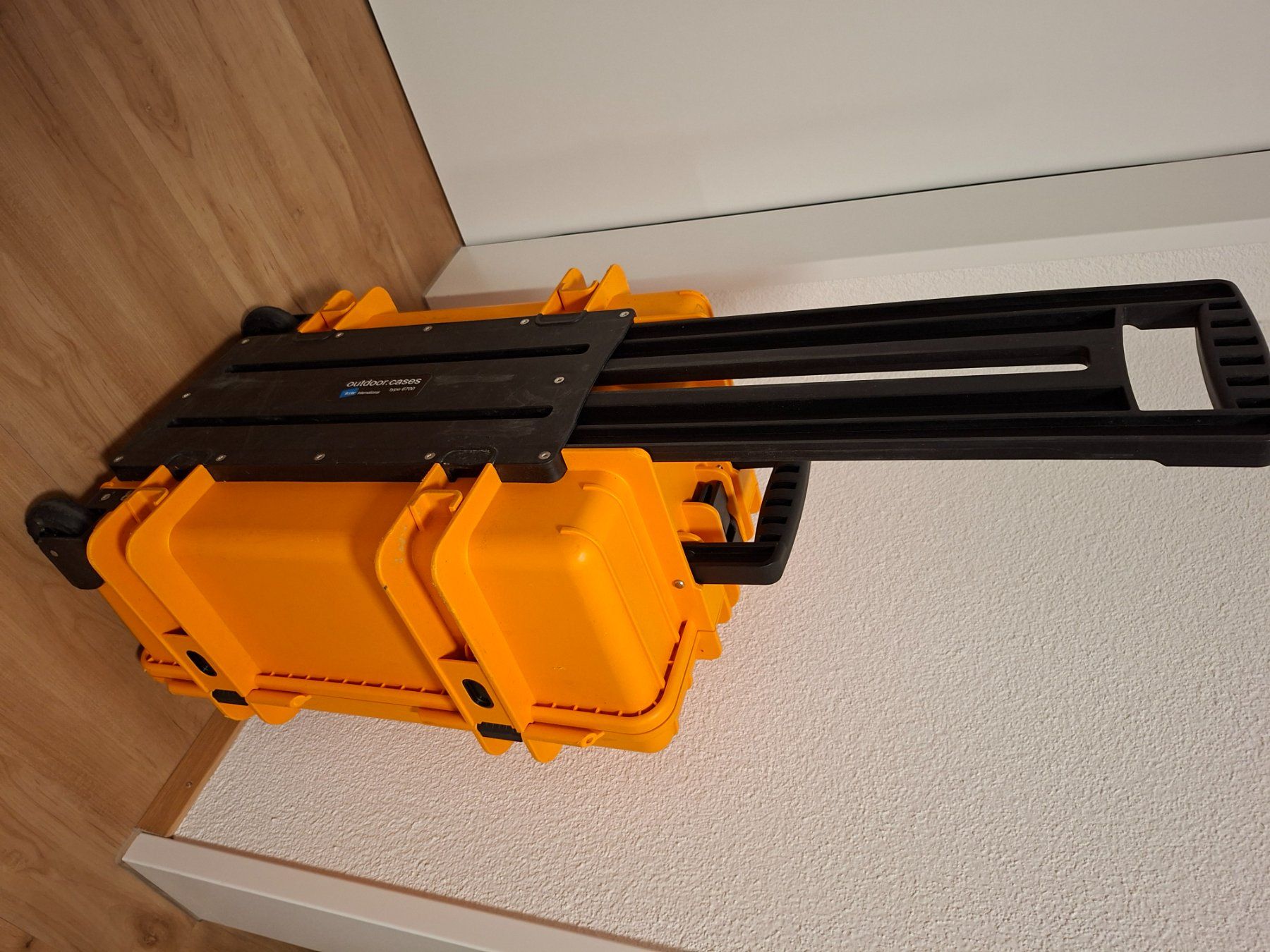 Valigie: Wasserdichter Rollkoffer für Phantom 4 – Usato da Grosswangen venduto da Nichtraucher71