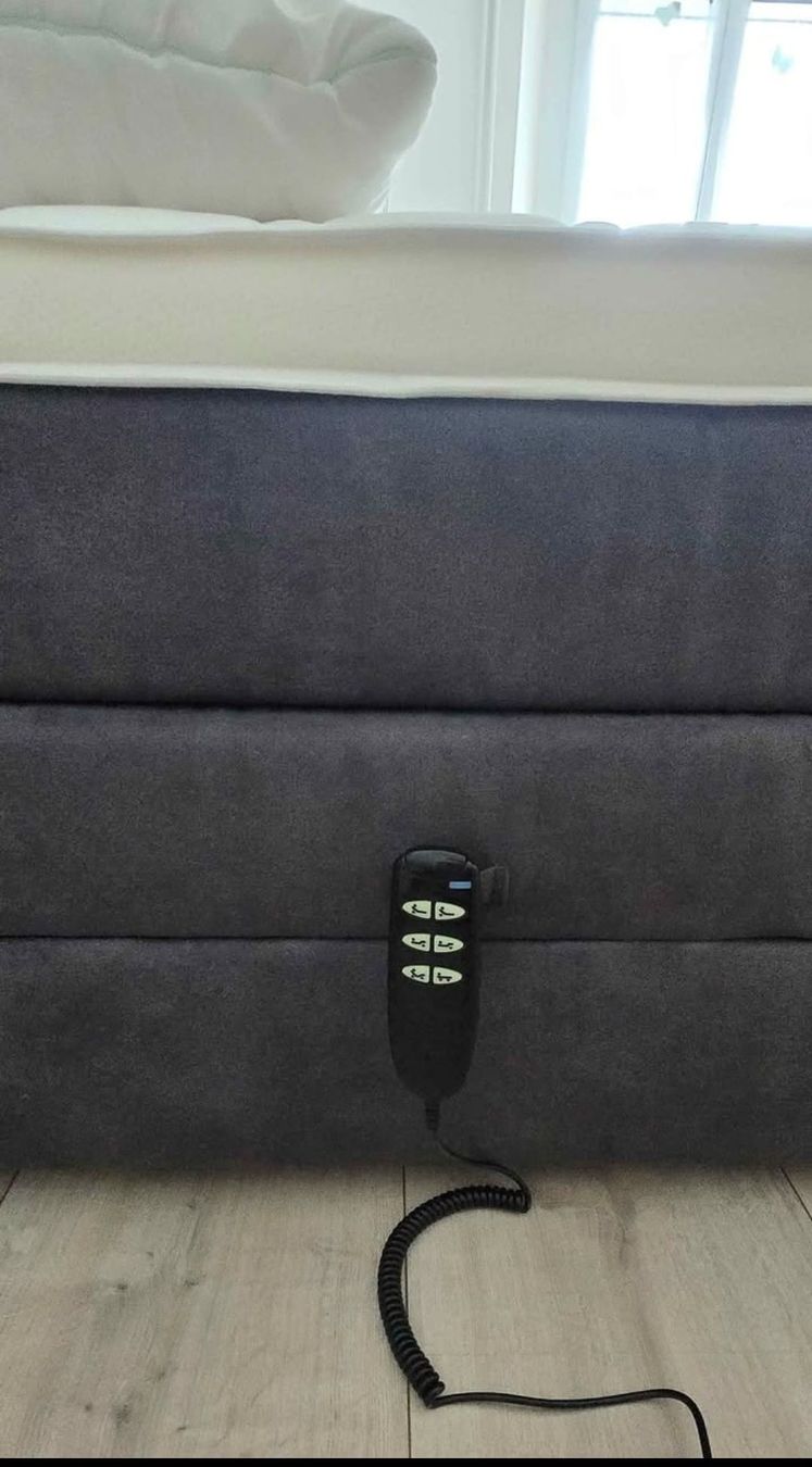 Betten: Lit électrique 2x160x200cm avec télécommande – Neu (gemäss Beschreibung) aus Goumois von dan_9f6z 2